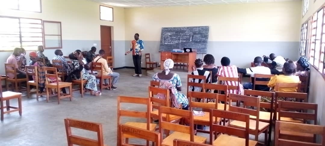 Resultat 1.2. Image 2 : Sensibilisation sur la cohabitation pacifique, organisé à Sota et Komanda, réunissant des femmes et hommes des différentes communautés
